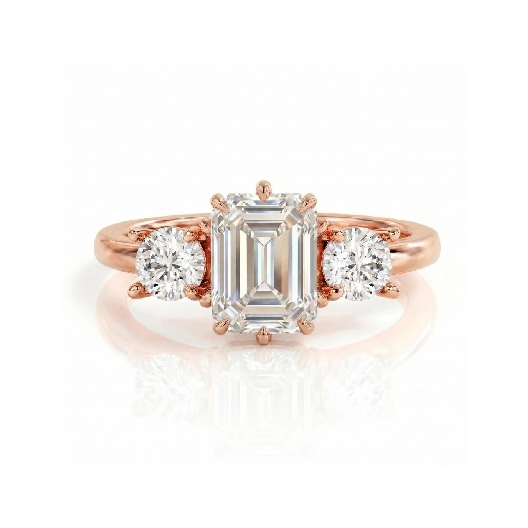 Three Stone Ring Round Cut Diamond