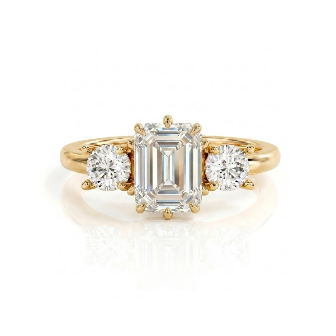 Three Stone Ring Round Cut Diamond