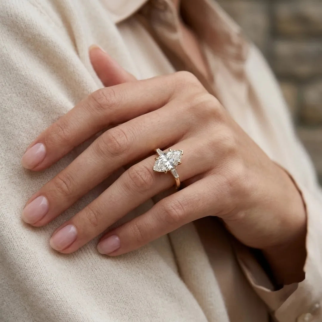 Three Stone Ring Emerald Diamand Shape