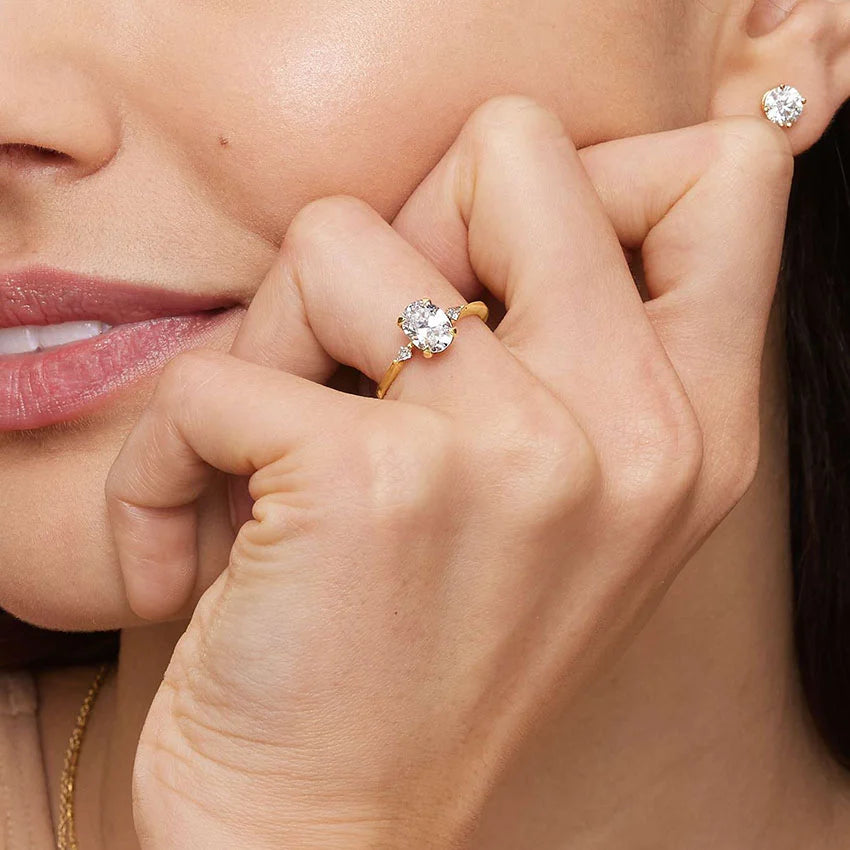 Petite Cometa Three Stone Diamond Ring